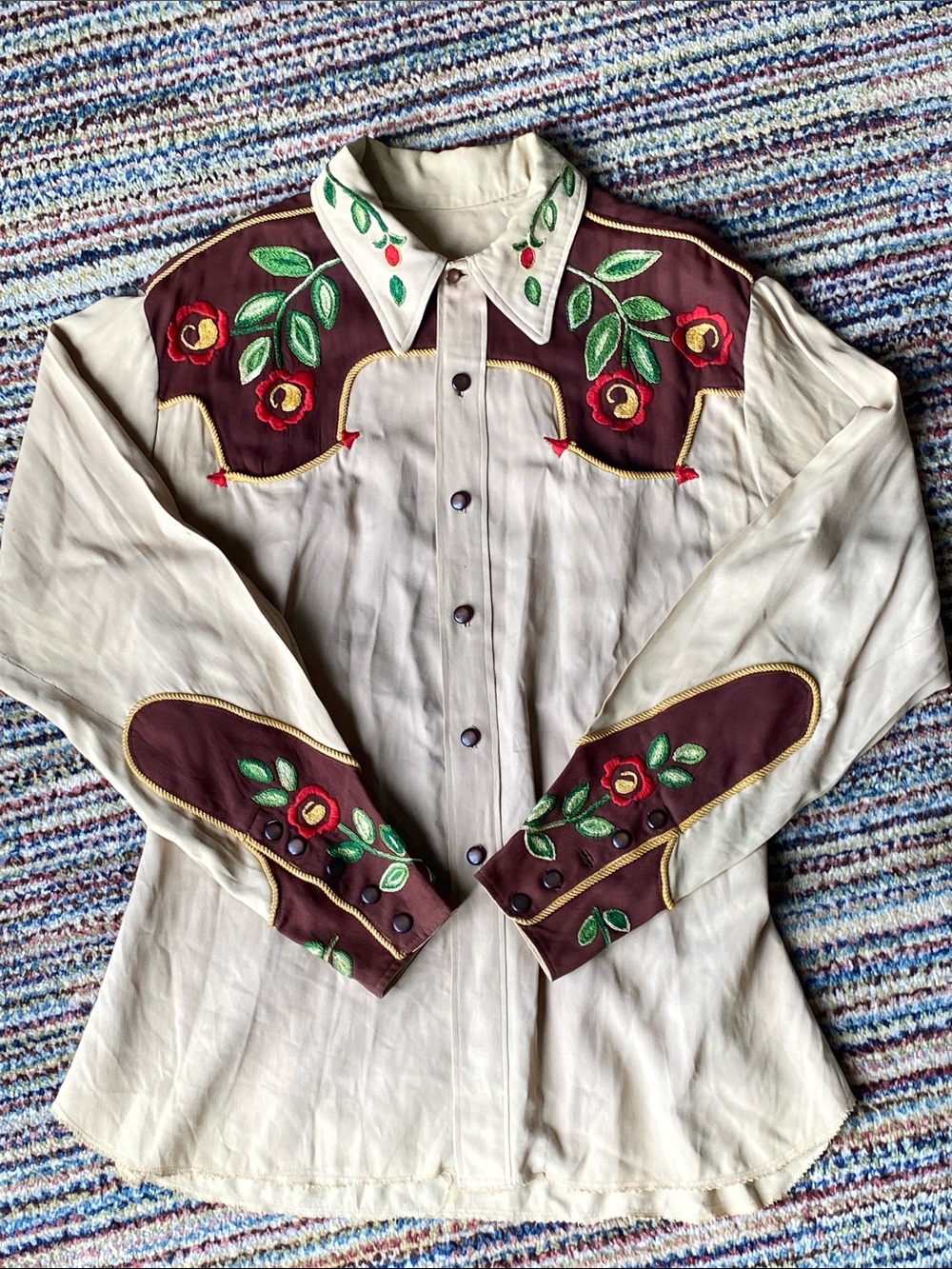 1940s Handmade vintage embroidered western shirt with shotgun cuffs